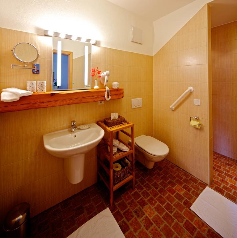 Gastehaus Samira Hotell Purbach am Neusiedlersee Rom bilde